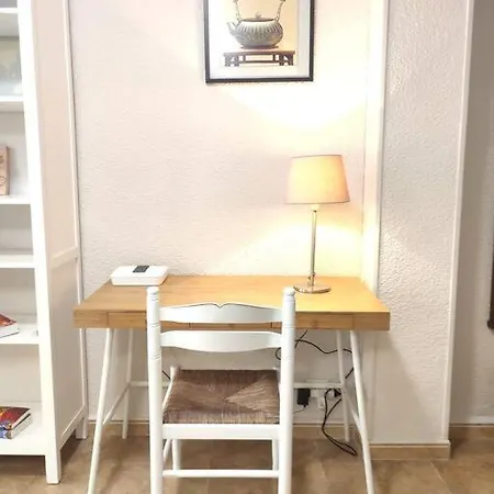 Apartman Charming & Spacious In Historic Centre & Short Walk To