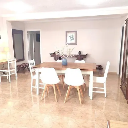 Charming & Spacious In Historic Centre & Short Walk To