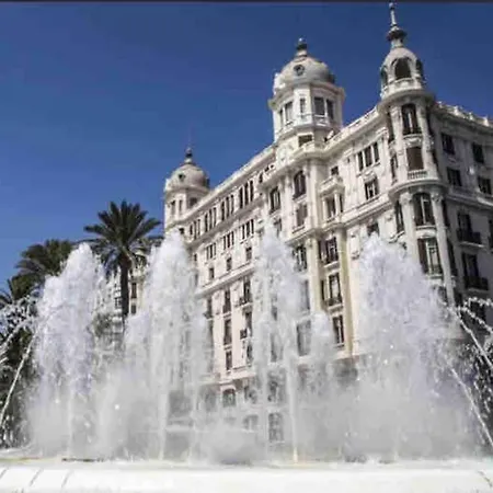 Charming & Spacious In Historic Centre & Short Walk To Apartman *
