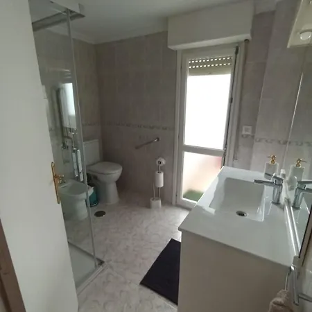 Charming & Spacious In Historic Centre & Short Walk To Apartment