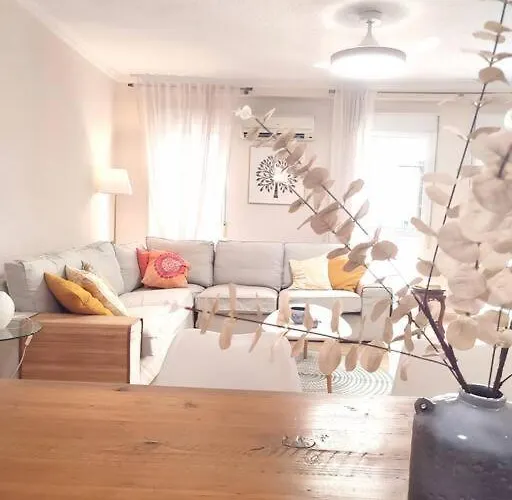 Charming & Spacious In Historic Centre & Short Walk To *