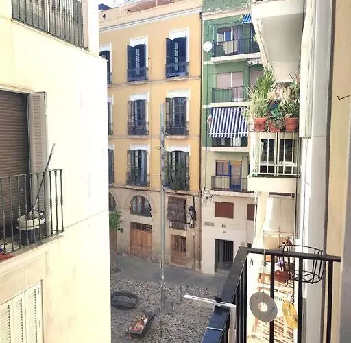 Charming & Spacious In Historic Centre & Short Walk To Lejlighed *