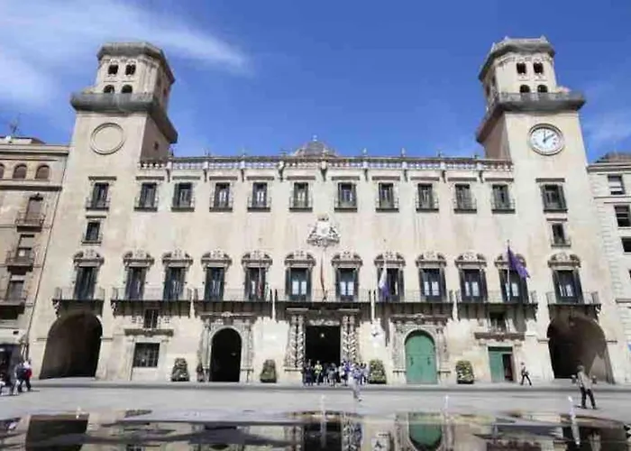 Charming & Spacious In Historic Centre & Short Walk To * Alicante
