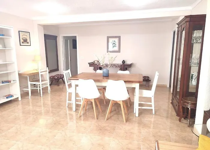 Charming & Spacious In Historic Centre & Short Walk To