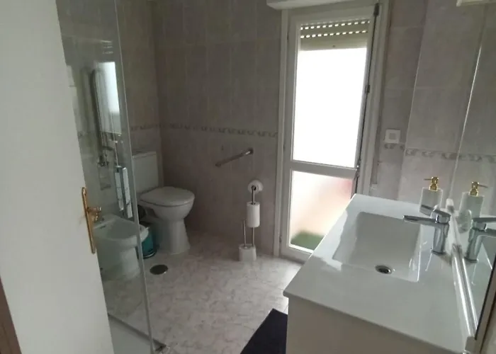 Charming & Spacious In Historic Centre & Short Walk To Lejlighed